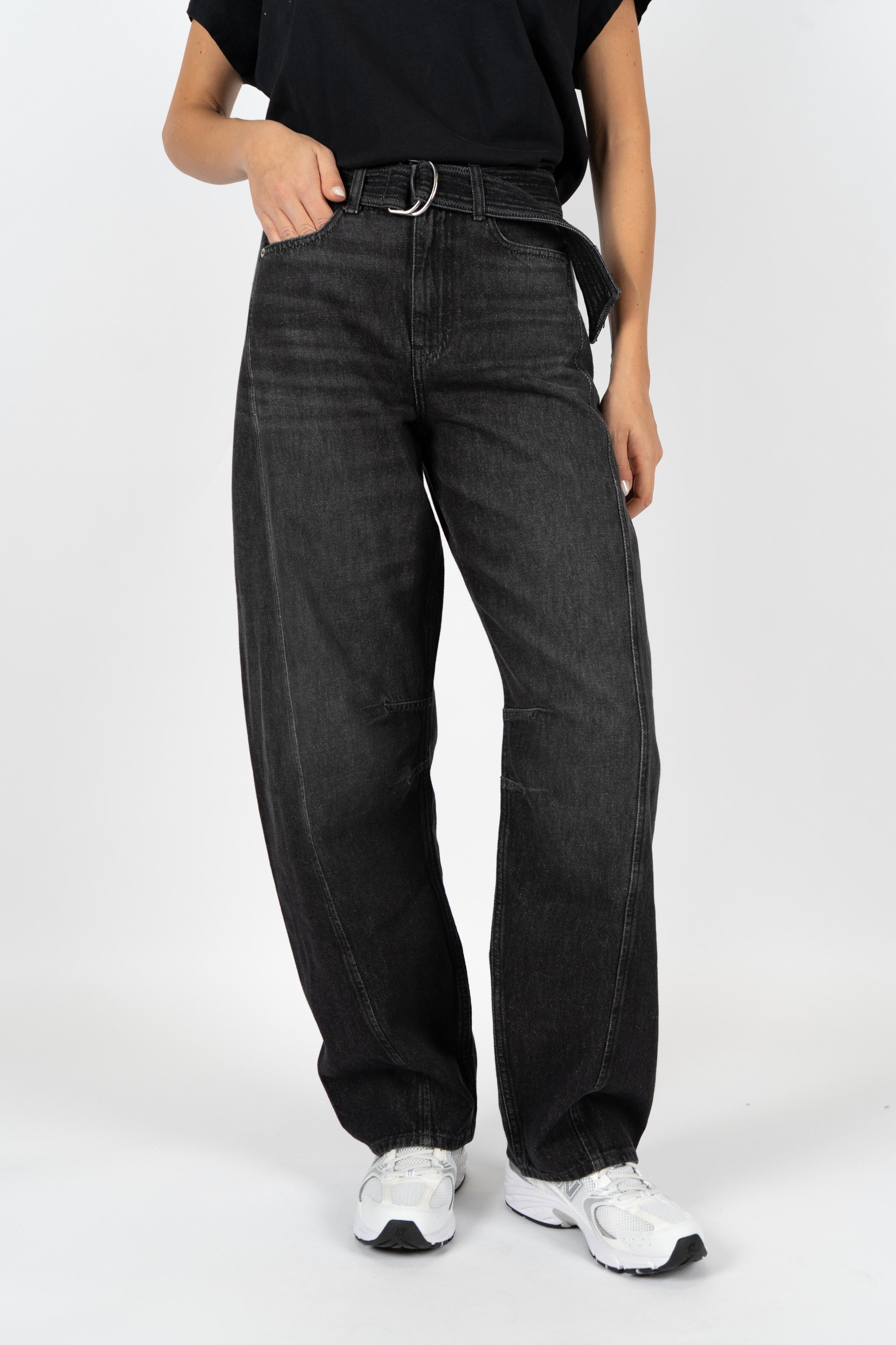 Jeans con gamba balloon in denim rigido nero con cintura 50548453 001 BOSS 