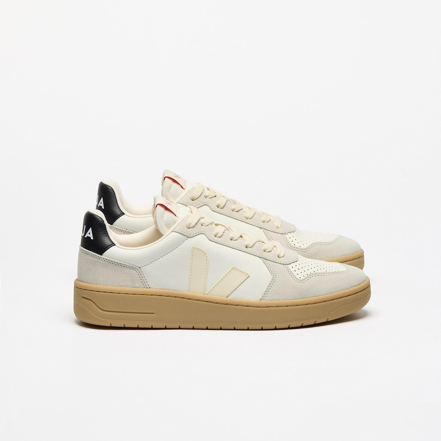 V-82 Leather Pure Calcaire Black VE3320 759 VEJA 