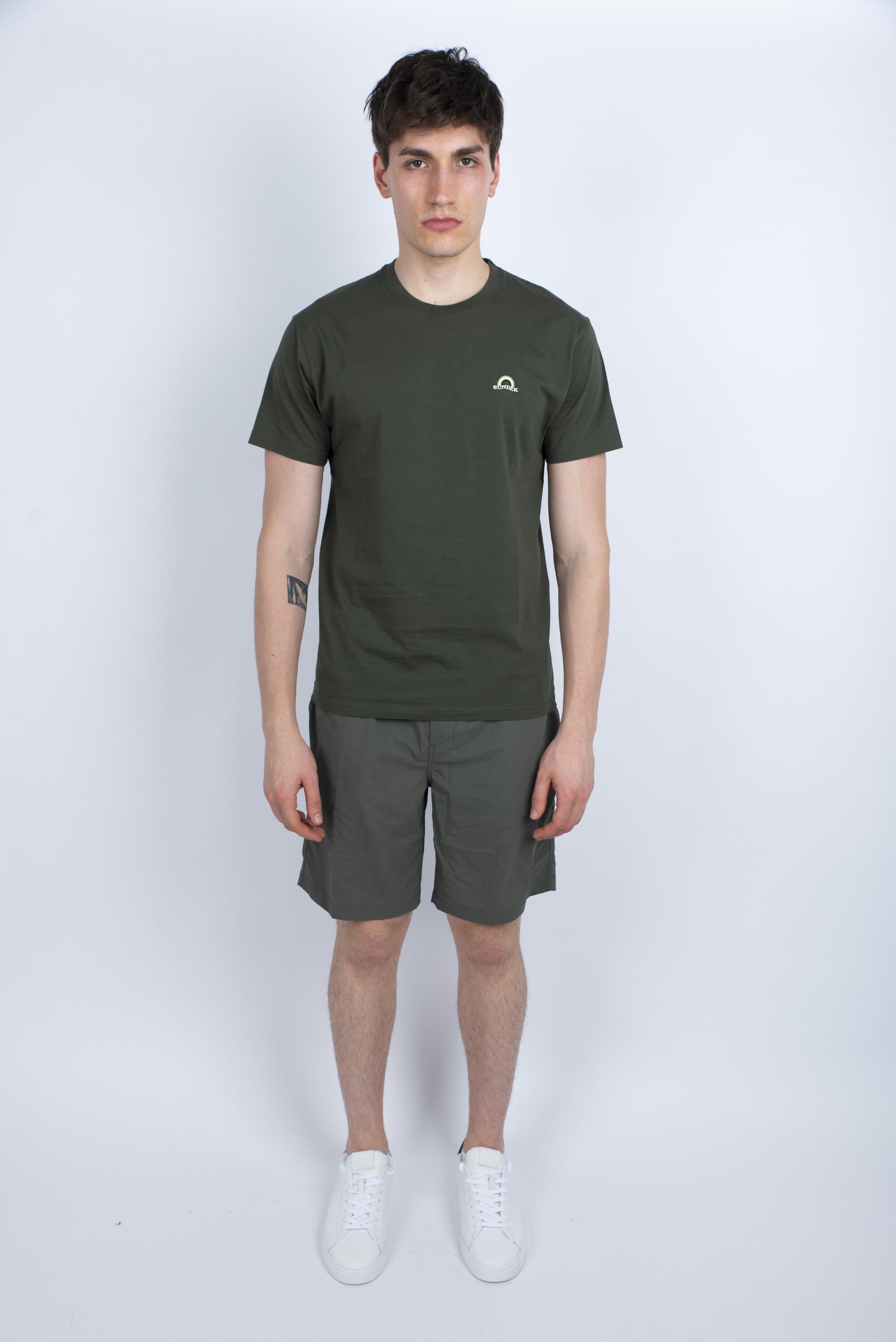 T-shirt con ricamo Arcobaleno verde M677TEJS800 30201 SUNDEK 