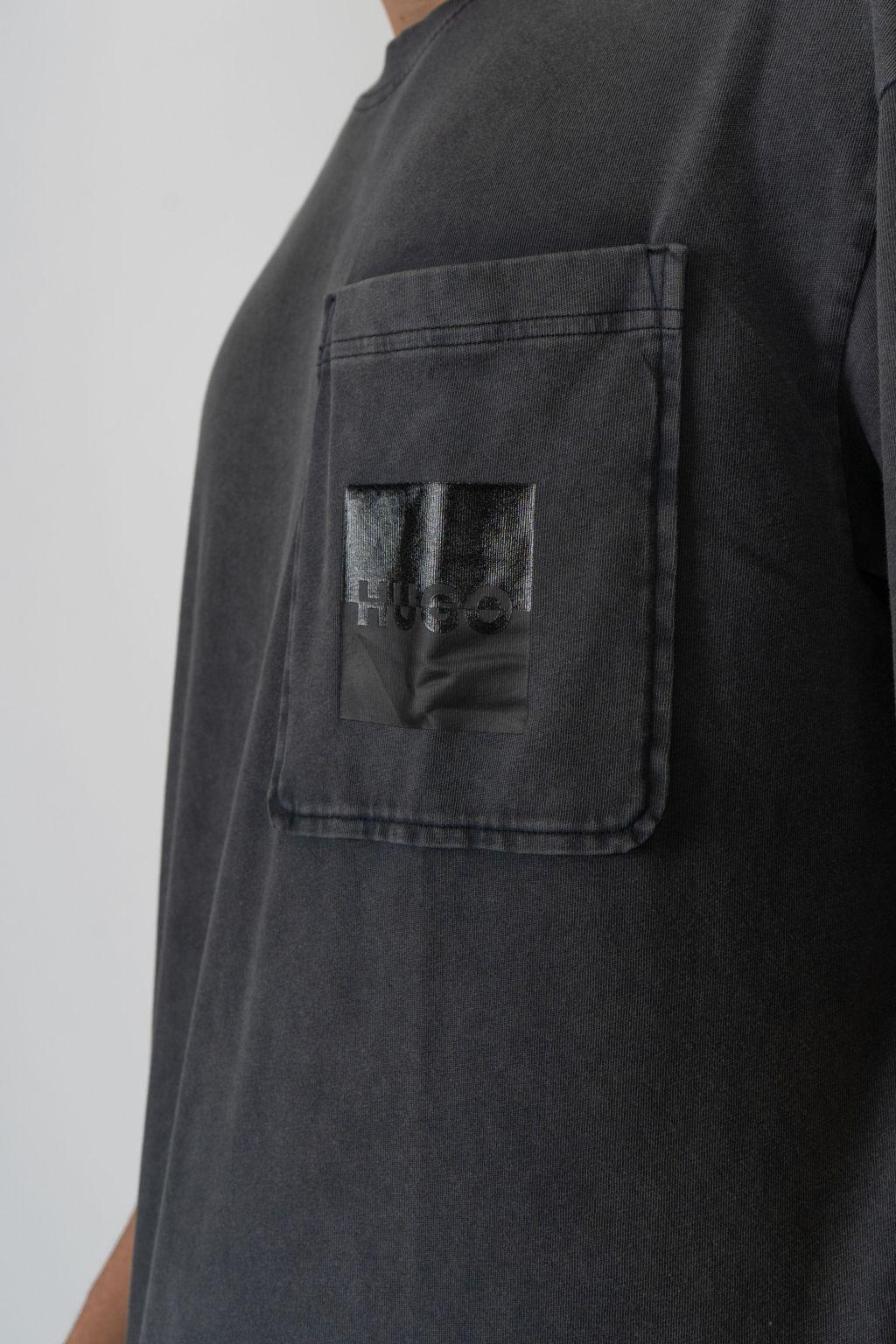 T-shirt con logo spezzato 50542836 001 HUGO 