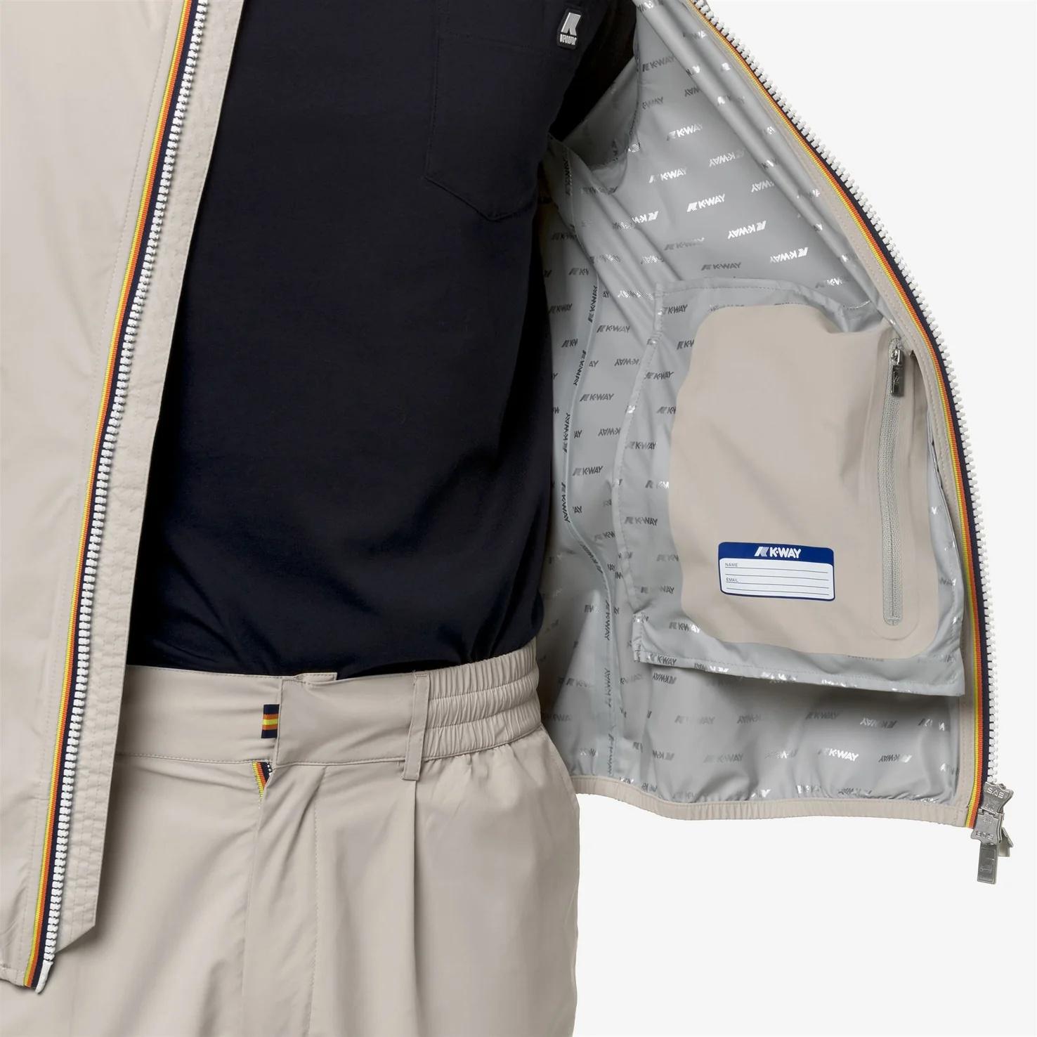 Giacca impermeabile da uomo slim fit beige per condizioni meteorologiche variabili K5127QW 634 K-WAY 
