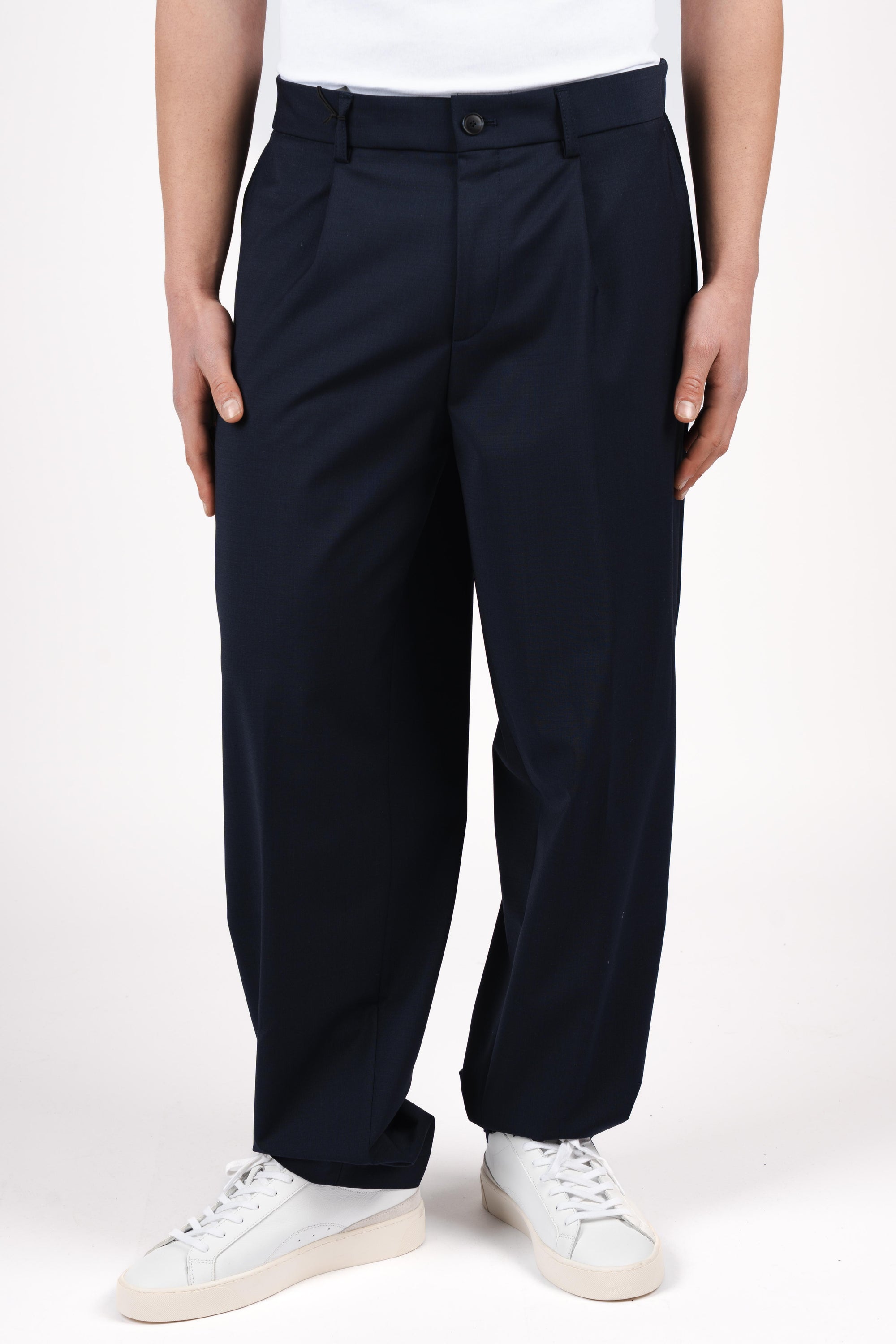 Pantaloni con fit affusolato 50556759 404 BOSS 