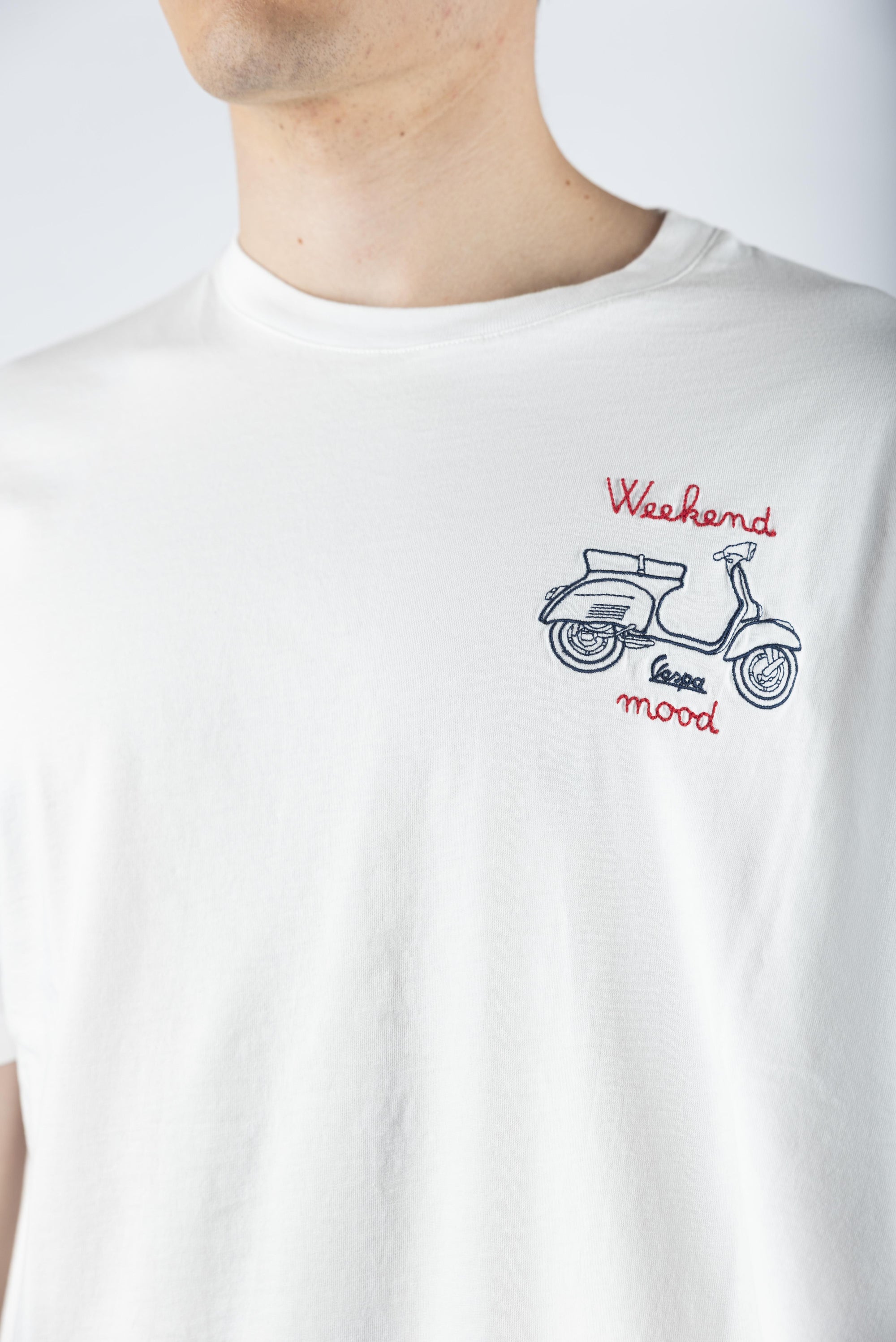 T-shirt in cotone con ricamo Weekend Mood Vespa bianco Special Edition TSHM001 02653H MC2 SAINT BARTH 