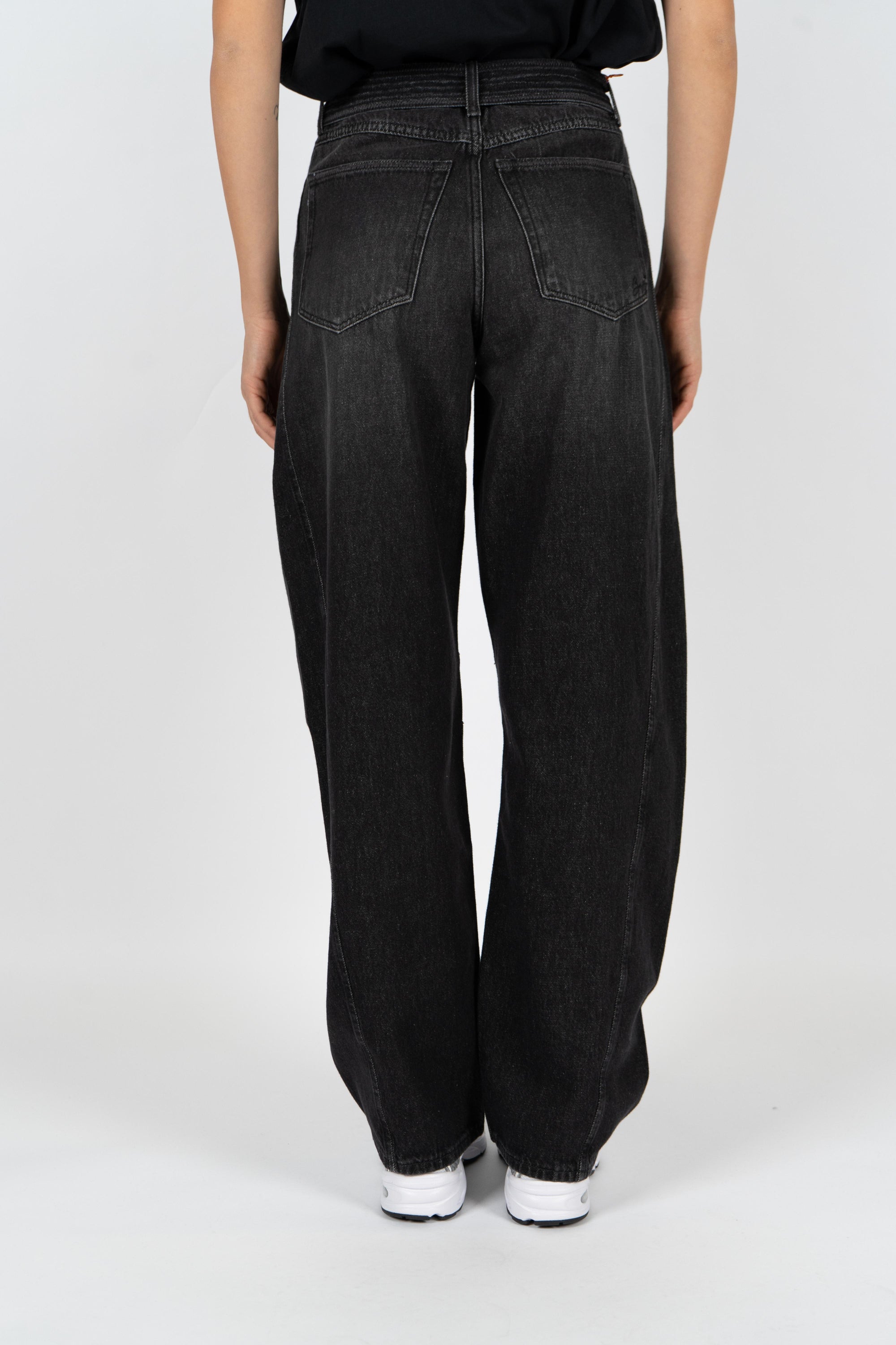 Jeans con gamba balloon in denim rigido nero con cintura 50548453 001 BOSS 