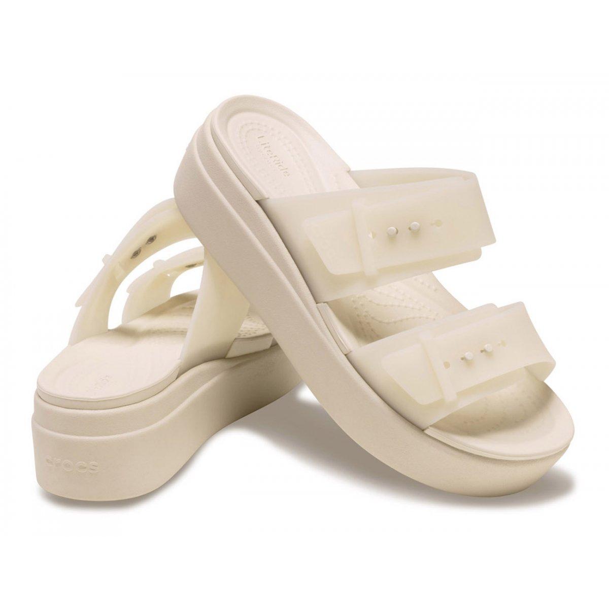 Brooklyn Buckle Frosted Low Wedge Donna Sandstone CR210980 SDST CROCS 