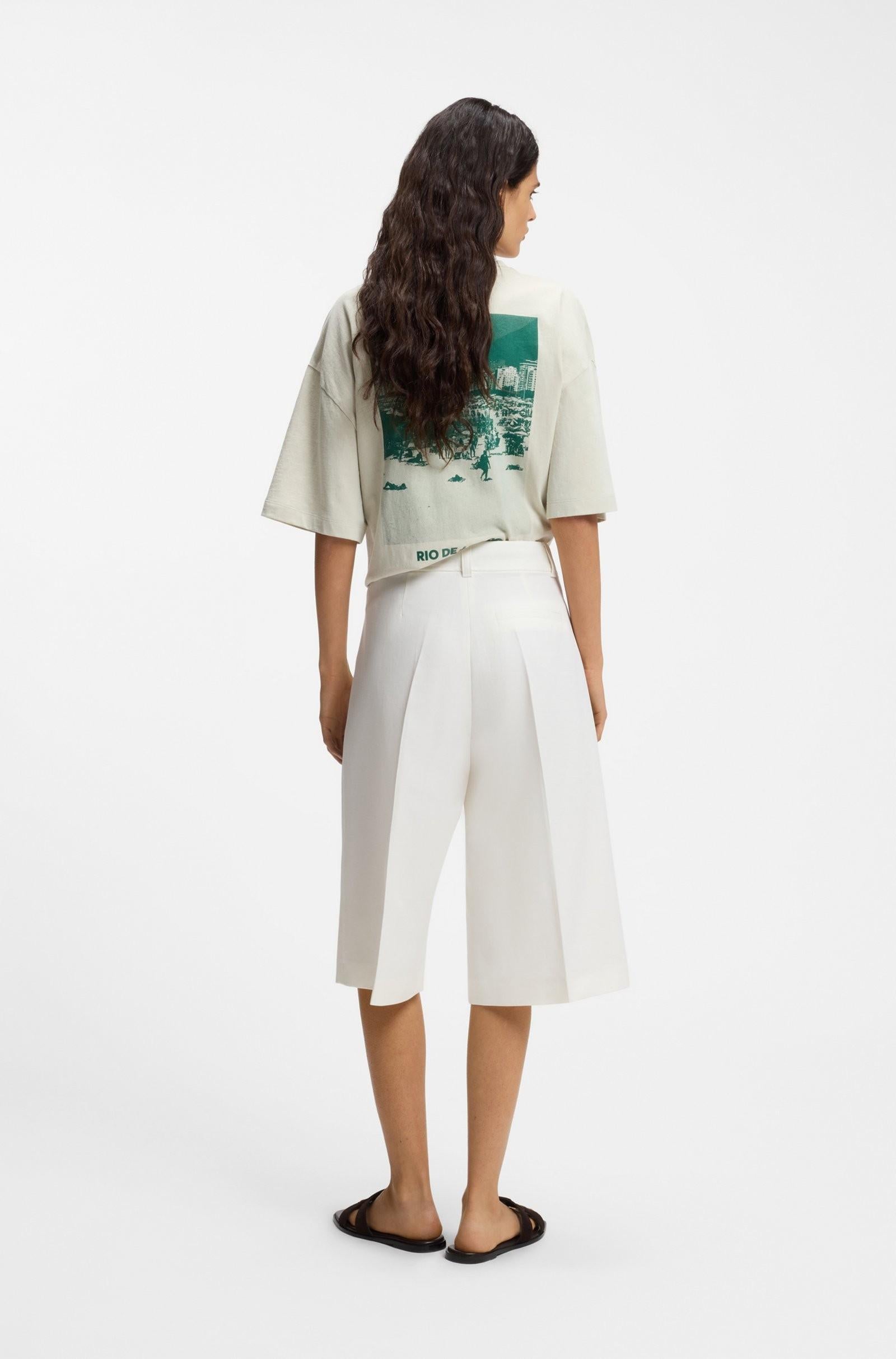 Pantaloni bermuda con pieghe sulla parte anteriore 50559835 118 BOSS 